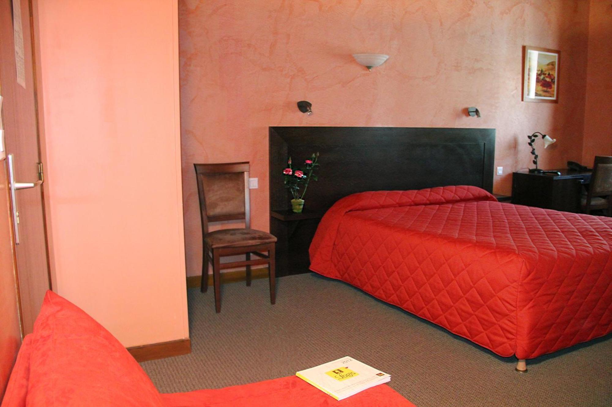 Logis Des Trois Maures Couches Exterior foto