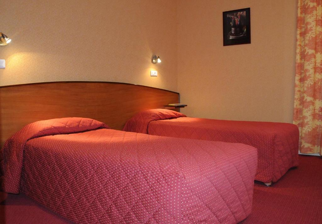 Logis Des Trois Maures Couches Quarto foto