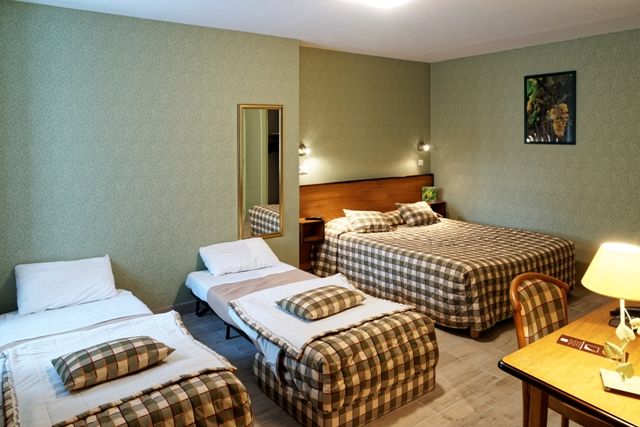 Logis Des Trois Maures Couches Exterior foto